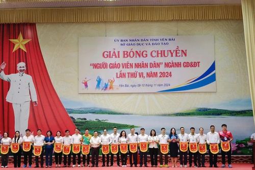 330 VĐV tham gia Giải Bóng chuyền Người giáo viên nhân dân