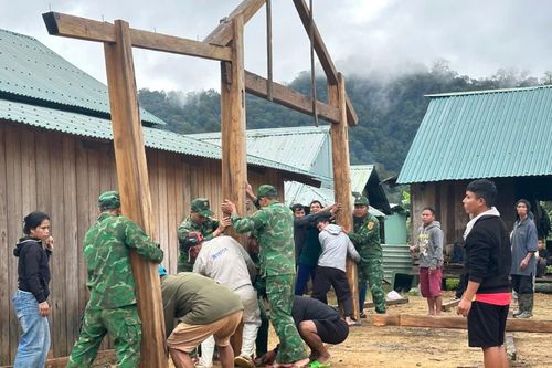 Đồn Biên phòng Ga Ry di dời 2 hộ dân ra khỏi khu vực có nguy cơ sạt lở