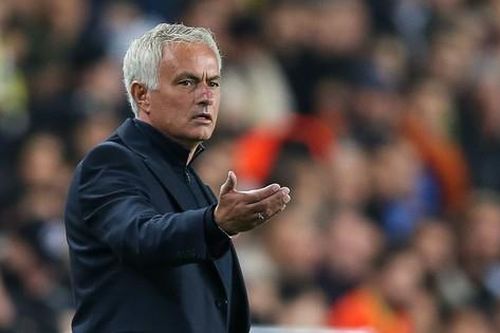 Mourinho lại dính án phạt vì phát ngôn gây sốc