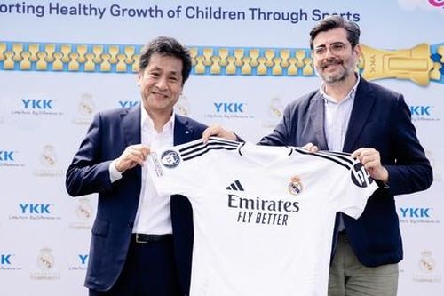 Real Madrid tạo sân chơi bóng đá cho trẻ em Việt Nam