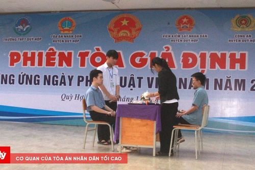Phiên tòa giả định Hưởng ứng Ngày pháp luật Việt Nam