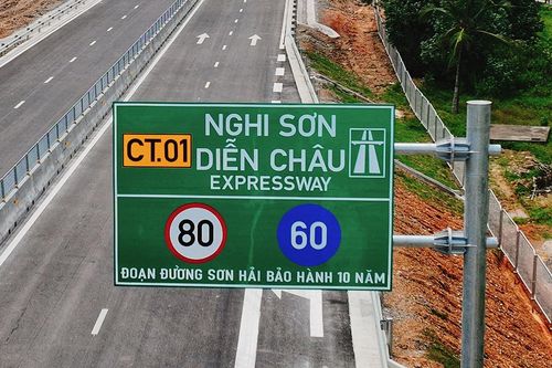 Nhiều lần yêu cầu, vì sao biển báo 'đường Sơn Hải bảo hành 10 năm' chưa tháo gỡ?