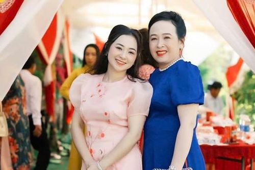 Bạn thân của mẹ trở thành mẹ kế, cô gái nhận được tình yêu thương vô bờ