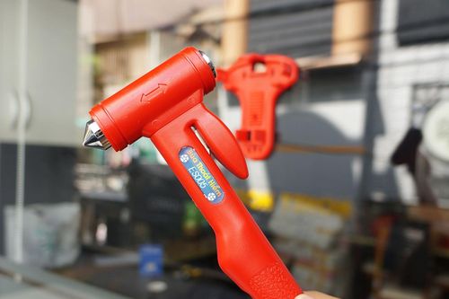 10 vật dụng thiết yếu cần có trên ô tô mà bạn nên biết