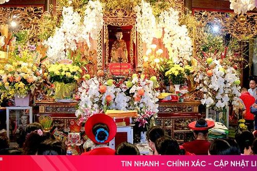 Hàng vạn du khách về đền Chợ Củi trước ngày chính lễ