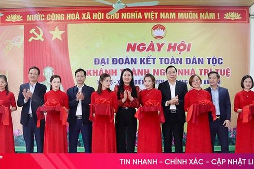 Vui ngày hội đoàn kết ở xã biên giới Vũ Quang