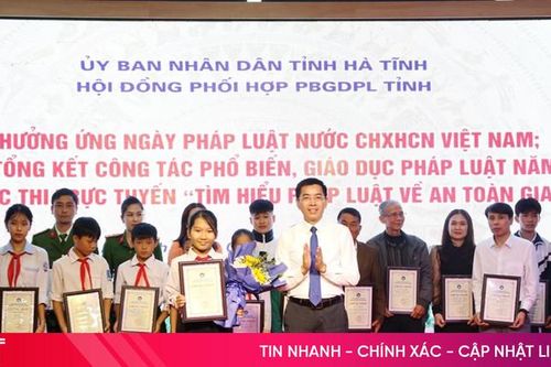 Trao giải cuộc thi 'Tìm hiểu pháp luật về an toàn giao thông'
