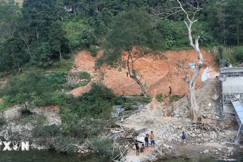 Hà Giang : Cận cảnh cầu dân sinh bất ngờ đổ sập khi đang thi công