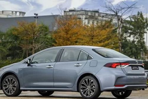 Toyota Corolla Altis 2024 chính thức ra mắt: 'Ăn' xăng siêu ít, giá cực rẻ, tự tin đối đầu Mazda 3
