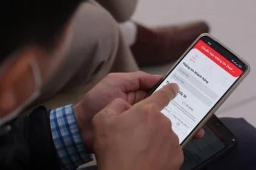 4 đối tượng bị khóa SIM, thu hồi số điện thoại từ nay đến hết năm 2024, là đối tượng nào?