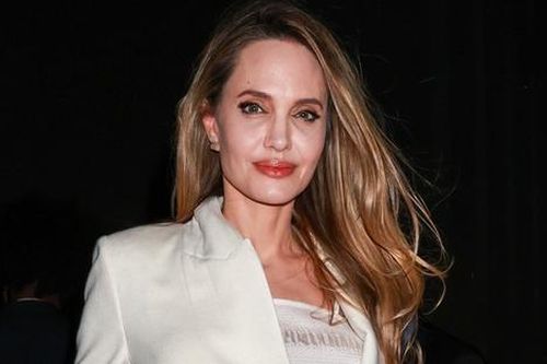 Angelina Jolie nâng tầm phong cách thời trang tối giản