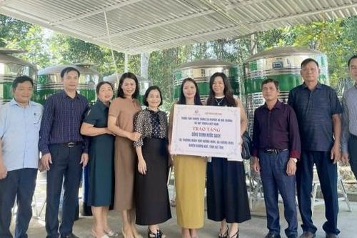 Hà Tĩnh: Hàng trăm học sinh, thầy cô giáo và hộ dân quanh Trường Mầm non Hương Bình được cấp nước sạch