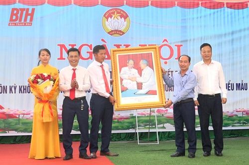 Phó Chủ tịch Thường trực HĐND tỉnh Lê Tiến Lam dự Ngày hội Đại đoàn kết toàn dân tộc tại khu dân cư thôn Kỳ Khôi