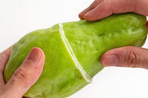 Mẹo gọt su su không dính nhựa vào tay