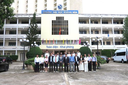 Trường Đại học Khánh Hòa tiếp nhận 9 sinh viên nhập học đến từ Viêng Chăn (Lào)