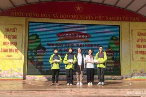 Hơn 1.300 học sinh được tuyên truyền giáo dục sức khỏe học đường