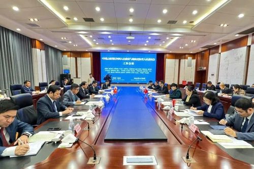 Chủ tịch UBND tỉnh Lào Cai (Việt Nam) hội đàm với Châu trưởng châu Hồng Hà (Trung Quốc)