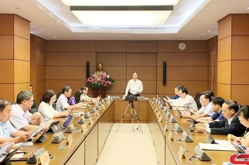 Đoàn đại biểu Quốc hội tỉnh Sơn La thảo luận tại tổ