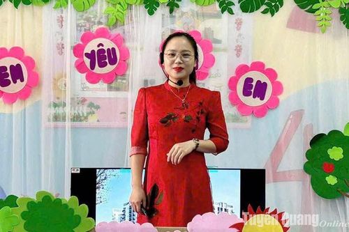 Cô giáo mầm non yêu nghề, mến trẻ