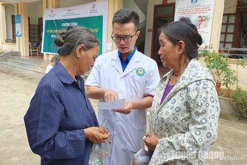Nguy hiểm khi người cao tuổi tự sử dụng thuốc tại nhà