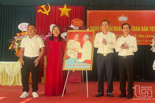 Lãnh đạo tỉnh dự Ngày hội Đại đoàn kết toàn dân tộc ở khu dân cư Ao Trũng