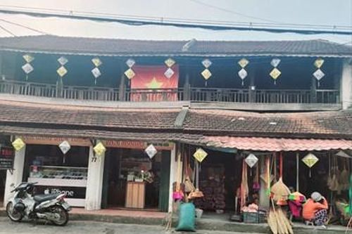 Khởi công công trình tu bổ, chống xuống cấp nhà rường cổ Bao Vinh