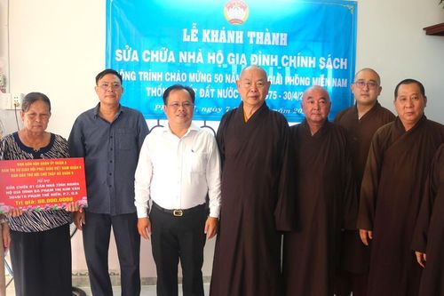 Ban Trị sự Phật giáo Q.8 bàn giao nhà tình nghĩa cho gia đình chính sách