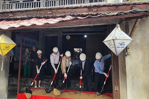 Thừa Thiên – Huế: Trùng tu ngôi nhà rường cổ đầu tiên ở phố cổ Bao Vinh