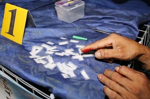 Mua ma túy về bán lại kiếm lời