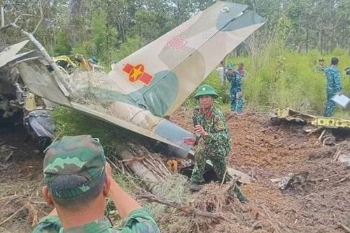 Tìm thấy xác máy bay huấn luyện Y 130 tại khu rừng rậm Yok Đôn
