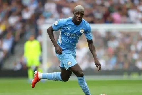 Manchester City thua kiện Mendy