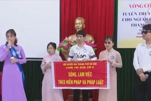 Người khiếm thị tham gia tuyên truyền viên pháp luật
