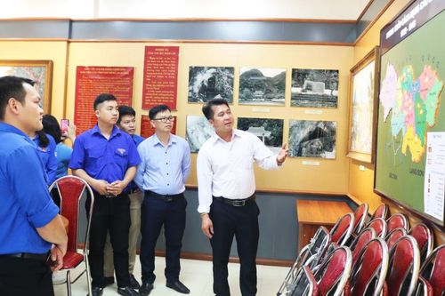 Tăng cường giáo dục truyền thống cho thế hệ trẻ