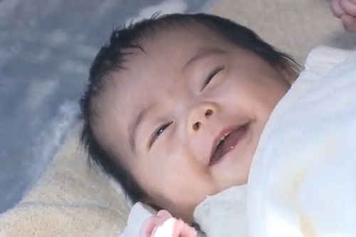 Thị trấn Nhật Bản chào đón em bé đầu tiên sau hơn nửa thế kỷ