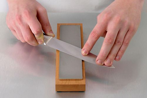 Cách mài dao sắc chuẩn như thợ