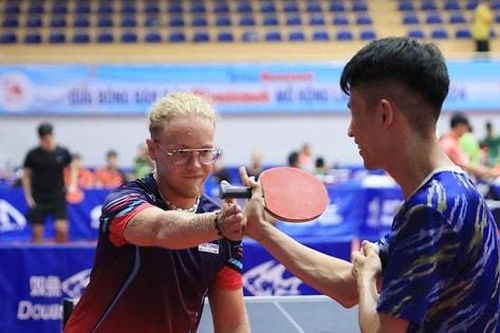 Tay vợt người Pháp tranh tài tại Giải Bóng bàn Báo Hànôịmới
