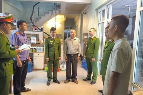 Bắt Giám đốc công ty lập khống hồ sơ