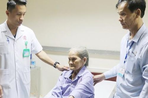 Đau bụng dài ngày không đi khám, cụ bà vào viện khi ruột thừa đã vỡ