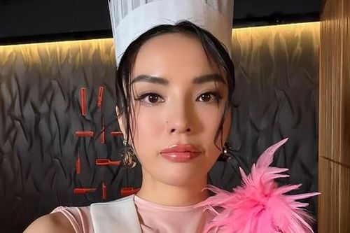 Bộ trang phục dân tộc mà Kỳ Duyên đang bị thất lạc là thiết kế như thế nào?