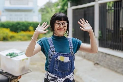 Uyển Ân bị anh trai Trấn Thành mắng thế nào khi lần đầu đóng phim hài?