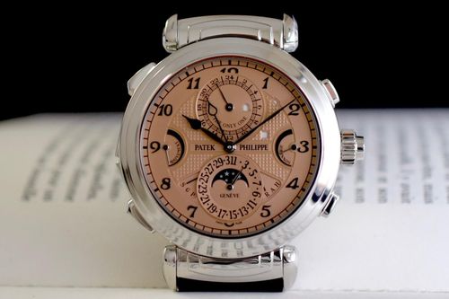 8 chiếc đồng hồ xô đổ kỷ lục thế giới