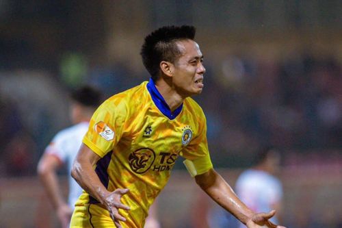 Văn Quyết ghi bàn thứ 117 tại V.League