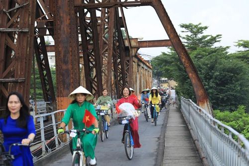 Xe đạp - vòng xoay của phố