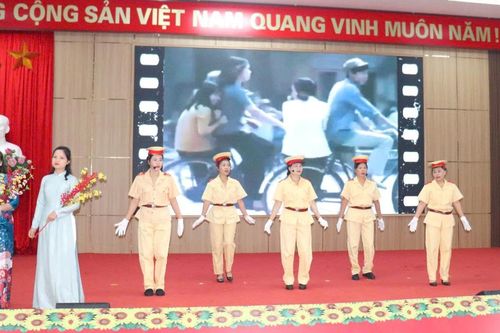 Phụ nữ Thủ đô xây dựng văn hóa giao thông an toàn