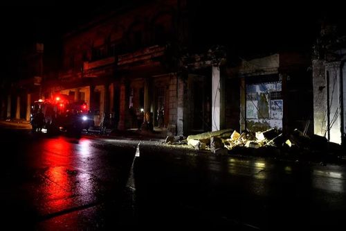Cuba khôi phục điện ở một số khu vực của thủ đô Havana sau bão Rafael
