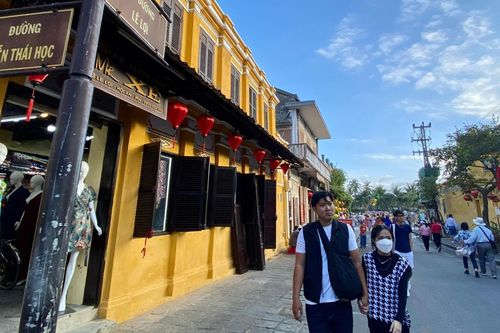Du khách trẻ thích dùng AI để lập kế hoạch cho chuyến đi