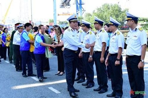 Đoàn đại biểu TP Hồ Chí Minh và các đơn vị lên đường đi thăm quân và dân vùng biển Tây Nam
