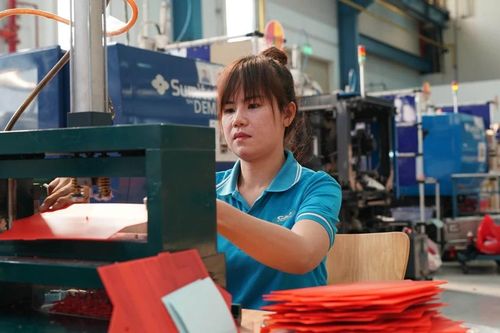 Bơm vốn để doanh nghiệp bắt lại đà tăng trưởng