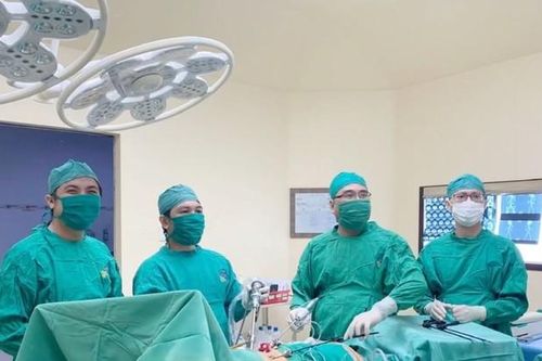 Người đàn ông đi tiểu ra máu, phải cắt thận do u xâm lấn