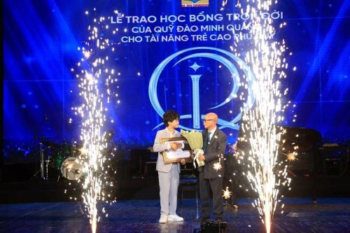 Quỹ Đào Minh Quang lần đầu trao học bổng trọn đời cho tài năng trẻ Việt